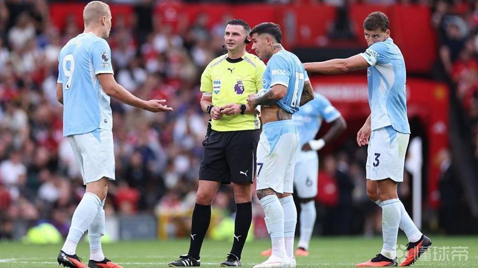 韦伯：B费应该被出示黄牌，他的动作更像挑衅而非暴力